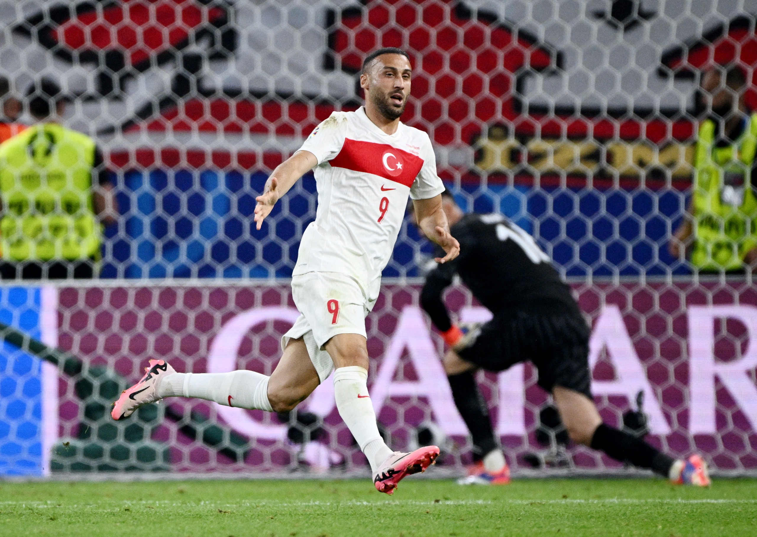 Euro 2024: Thắng ở phút bù giờ, Thổ Nhĩ Kỳ vào vòng 1/8 - Ảnh 5. Euro 24: Thắng ở phút bù giờ, Thổ Nhĩ Kỳ vào vòng 1/8 - Ảnh 5.