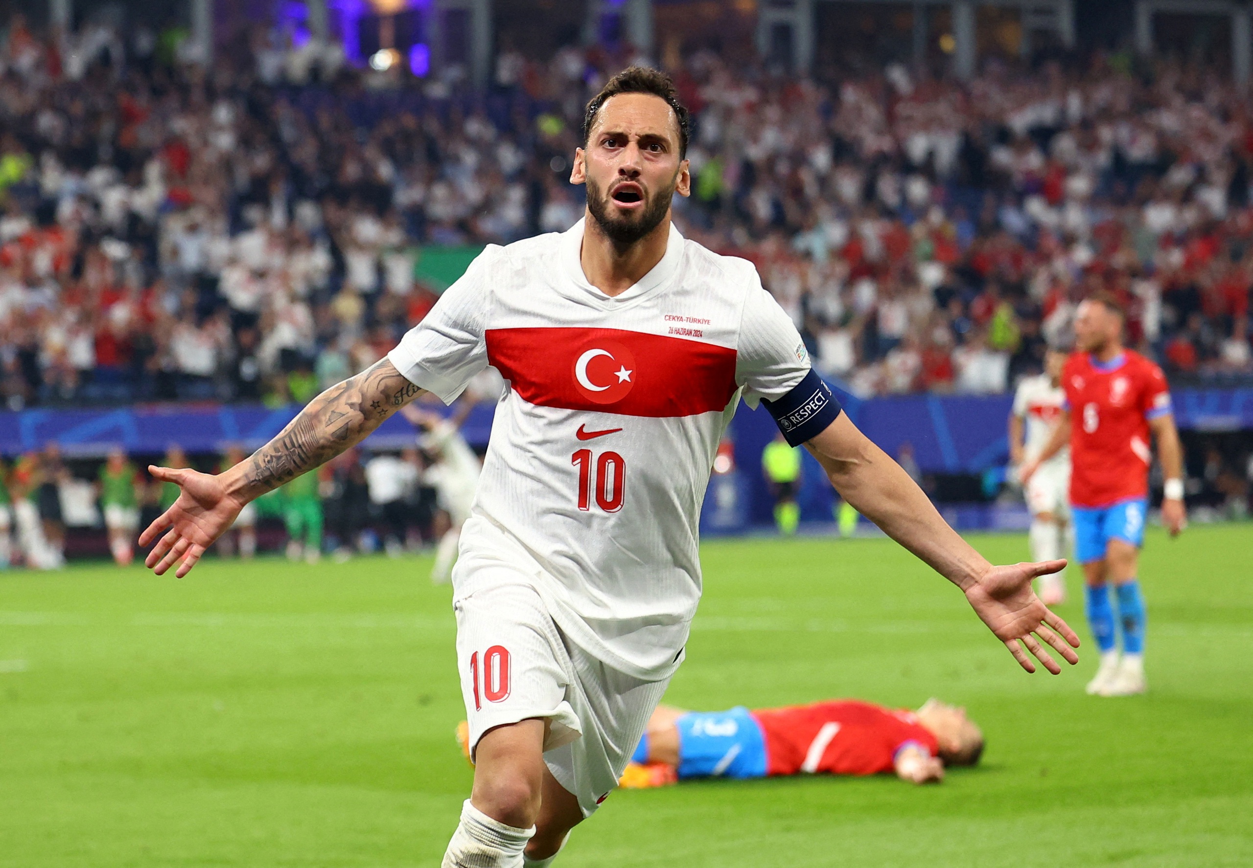 Euro 2024: Thắng ở phút bù giờ, Thổ Nhĩ Kỳ vào vòng 1/8 - Ảnh 4. Euro 2024: Thắng ở phút bù giờ, Thổ Nhĩ Kỳ vào vòng 1/8 - Ảnh 4.