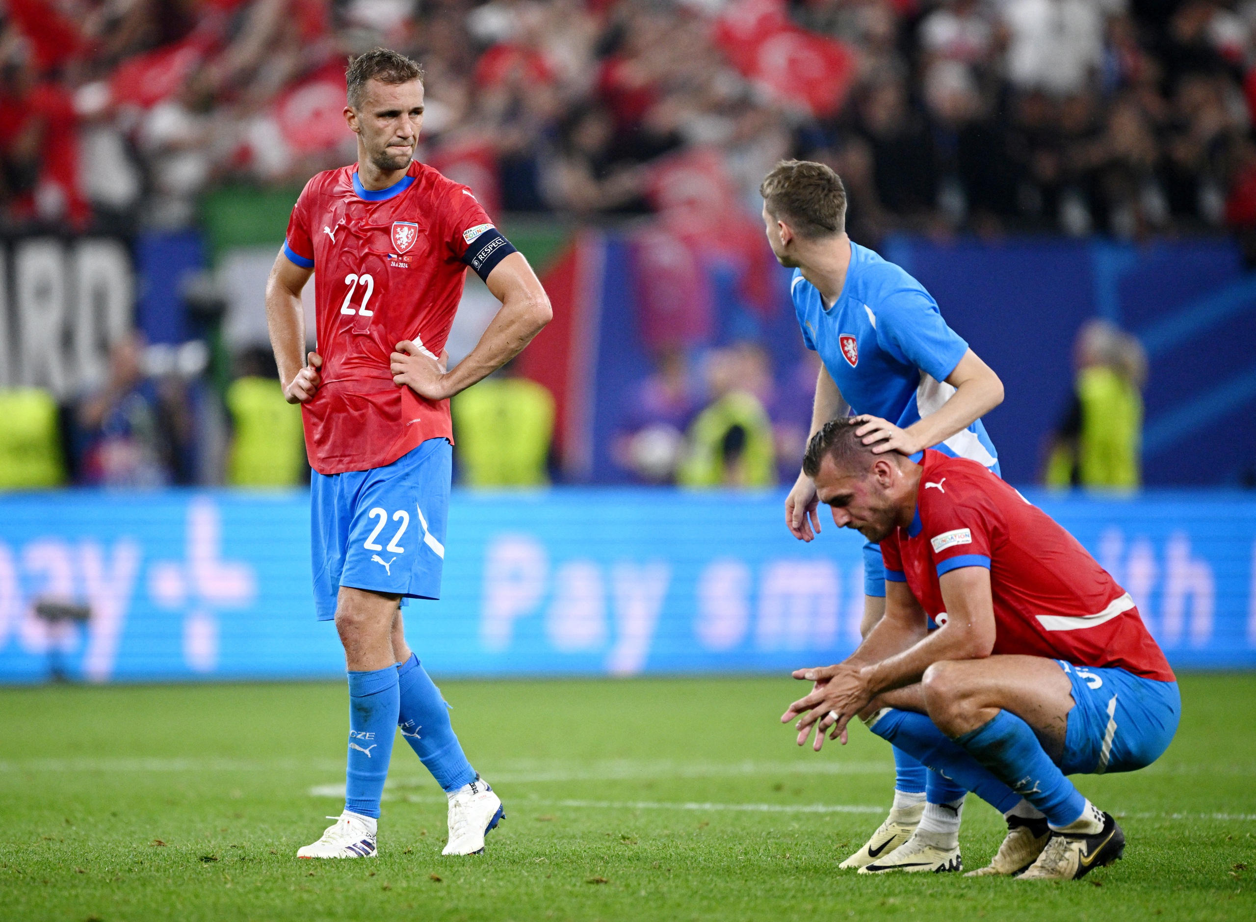 Euro 2024: Thắng ở phút bù giờ, Thổ Nhĩ Kỳ vào vòng 1/8 - Ảnh 6. Euro 2024: Thắng ở phút bù giờ, Thổ Nhĩ Kỳ vào vòng 1/8 - Ảnh 6.