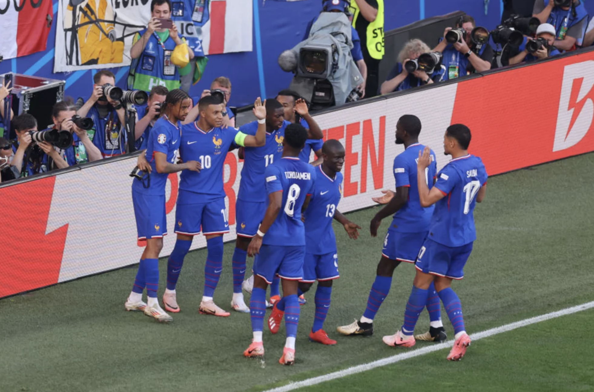 Euro 2024: Dự đoán các cuộc thư hùng vòng knock-out - Ảnh 6. Euro 2024: Dự đoán các cuộc thư hùng vòng knock-out - Ảnh 6.