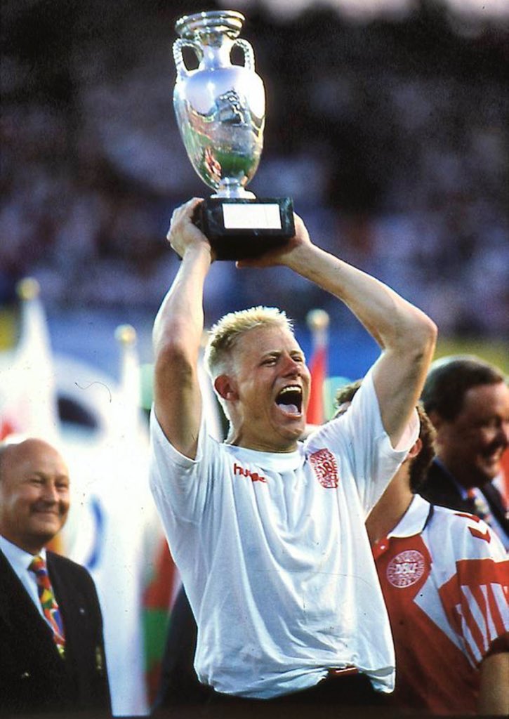 Nỗi ám ảnh mang tên Schmeichel của đội tuyển Đức 4 Đội tuyển Đức với nỗi ám ảnh mang tên Schmeichel - Ảnh 4.