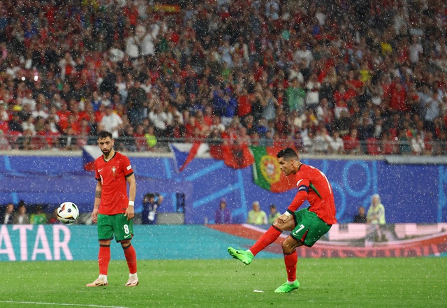 Euro 2024: Ronaldo và kỷ lục... tịt ngòi không mong muốn - Ảnh 12. Euro 2024: Ronaldo và kỷ lục... tịt ngòi không mong muốn - Ảnh 12.