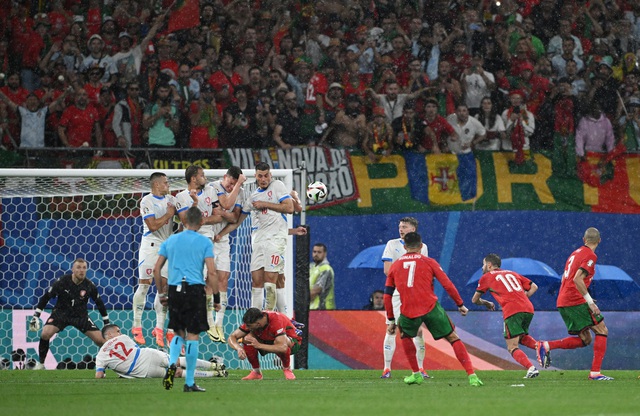Euro 2024: Ronaldo và kỷ lục... tịt ngòi không mong muốn - Ảnh 3. Euro 2024: Ronaldo và kỷ lục... tịt ngòi không mong muốn - Ảnh 3.