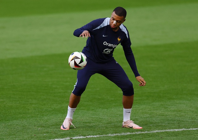 EURO 2024: Ấn định ngày Mbappe phẫu thuật chấn thương mũi - Ảnh 1. EURO 2024: Ấn định ngày Mbappe phẫu thuật chấn thương mũi - Ảnh 1.