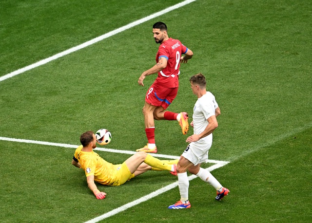 Serbia Lội Ngược Dòng, Cầm Hòa Slovenia Phút Cuối 2 Mitrovic liên tục bỏ lỡ cơ hội trước cầu môn Slovenia