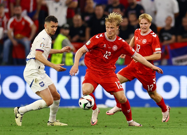 Euro 2024: Đan Mạch vào vòng 1/8 sau trận hòa không bàn thắng - Ảnh 3. Euro 2024: Đan Mạch vào vòng 1/8 sau trận hòa không bàn thắng - Ảnh 3.