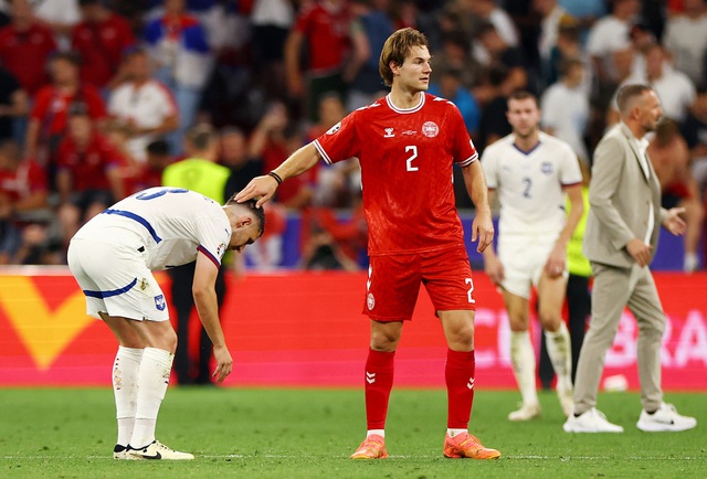 Euro 2024: Đan Mạch vào vòng 1/8 sau trận hòa không bàn thắng - Ảnh 7. Euro 2024: Đan Mạch vào vòng 1/8 sau trận hòa không bàn thắng - Ảnh 7.