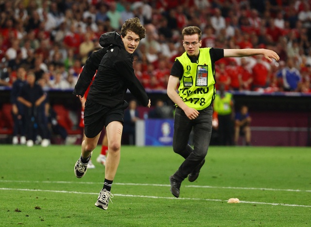 Euro 2024: Đan Mạch vào vòng 1/8 sau trận hòa không bàn thắng - Ảnh 4. Euro 2024: Đan Mạch vào vòng 1/8 sau trận hòa không bàn thắng - Ảnh 4.