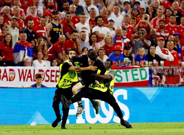 Euro 2024: Đan Mạch vào vòng 1/8 sau trận hòa không bàn thắng - Ảnh 5. Euro 2024: Đan Mạch vào vòng 1/8 sau trận hòa không bàn thắng - Ảnh 5.