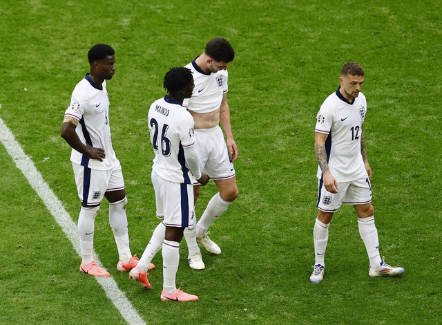 Bellingham và 4 ngôi sao Anh Đối Mặt Nguy Cơ Bị Treo Giò 3 Euro 2024: Bellingham, Ronaldo, Mbappe với án treo giò