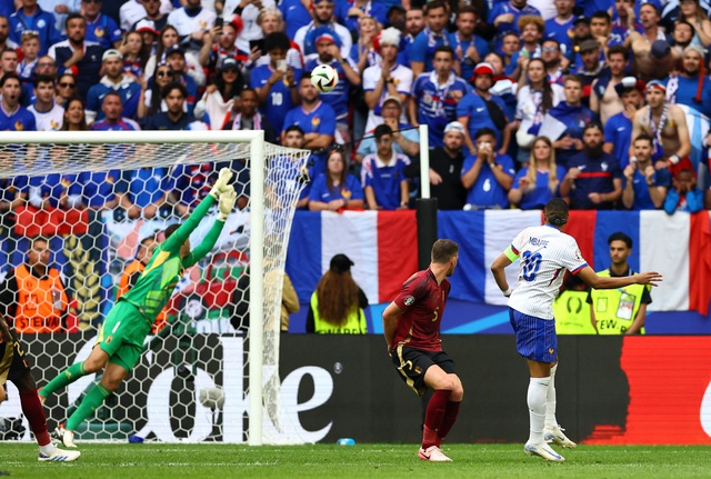 Euro 2024: Mbappe ít ghi bàn vì mặt nạ bảo vệ mũi cản tầm nhìn?- Ảnh 3. Euro 2024: Mbappe ít ghi bàn vì mặt nạ bảo vệ mũi cản tầm nhìn?- Ảnh 3.