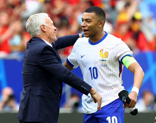Euro 2024: Mbappe ít ghi bàn vì mặt nạ bảo vệ mũi cản tầm nhìn?- Ảnh 4. Euro 2024: Mbappe ít ghi bàn vì mặt nạ bảo vệ mũi cản tầm nhìn?- Ảnh 4.