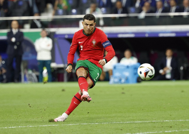 Euro 2024: Ronaldo và kỷ lục... tịt ngòi không mong muốn - Ảnh 11. Euro 2024: Ronaldo và kỷ lục... tịt ngòi không mong muốn - Ảnh 11.
