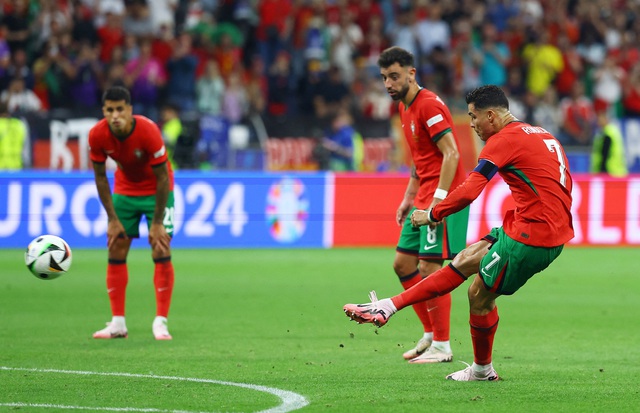 Euro 2024: Ronaldo và kỷ lục... tịt ngòi không mong muốn - Ảnh 8. Euro 2024: Ronaldo và kỷ lục... tịt ngòi không mong muốn - Ảnh 8.