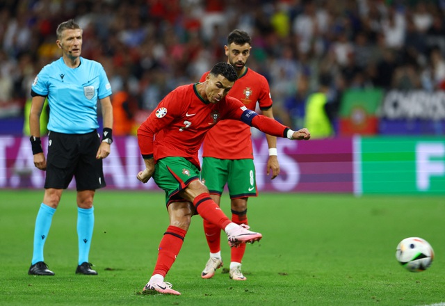 Euro 2024: Ronaldo và kỷ lục... tịt ngòi không mong muốn - Ảnh 2. Euro 2024: Ronaldo và kỷ lục... tịt ngòi không mong muốn - Ảnh 2.