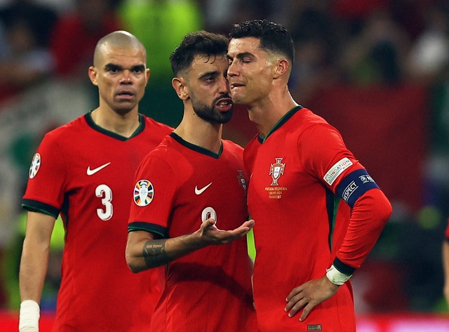 Truyền thông Bồ Đào Nha kêu gọi đặt Ronaldo lên ghế dự bị 3 Euro 2024: Truyền thông Bồ Đào Nha kêu gọi đẩy Ronaldo lên ghế dự bị- Ảnh 3