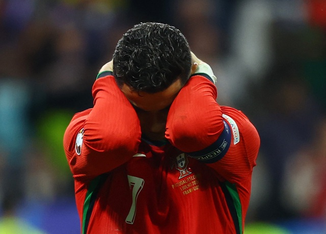 Truyền thông Bồ Đào Nha kêu gọi đặt Ronaldo lên ghế dự bị 2 Euro 2024: Truyền thông Bồ Đào Nha kêu gọi đẩy Ronaldo lên ghế dự bị- Ảnh 2