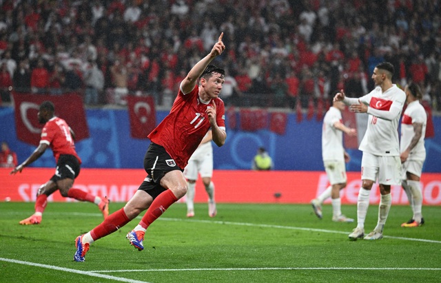 Euro 2024: Thắng Áo, tuyển Thổ Nhĩ Kỳ chạm trán Hà Lan ở tứ kết - Ảnh 5. Euro 2024: Thắng Áo, tuyển Thổ Nhĩ Kỳ chạm trán Hà Lan ở tứ kết - Ảnh 5.