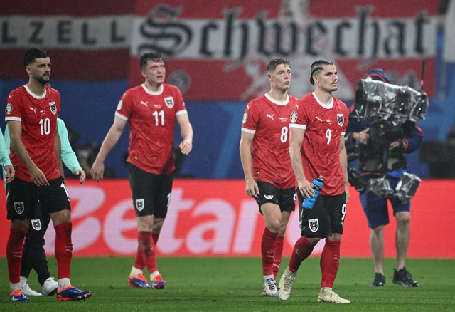 Euro 2024: Thắng Áo, tuyển Thổ Nhĩ Kỳ chạm trán Hà Lan ở tứ kết - Ảnh 6. Euro 2024: Thắng Áo, tuyển Thổ Nhĩ Kỳ chạm trán Hà Lan ở tứ kết - Ảnh 6.