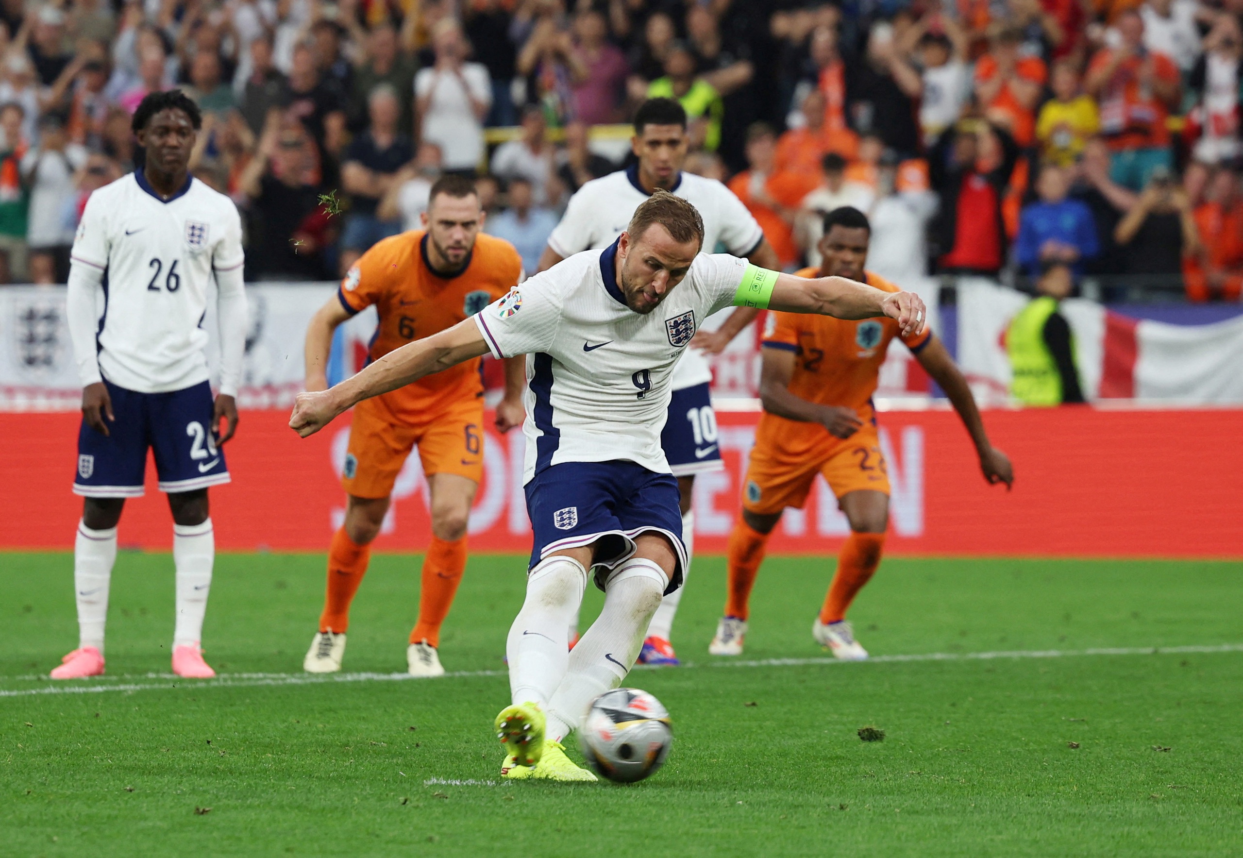 Kỷ lục và thống kê đáng chú ý sau trận Anh thắng Hà Lan ở bán kết Euro 2024 6 Harry Kane với cú sút phạt đền