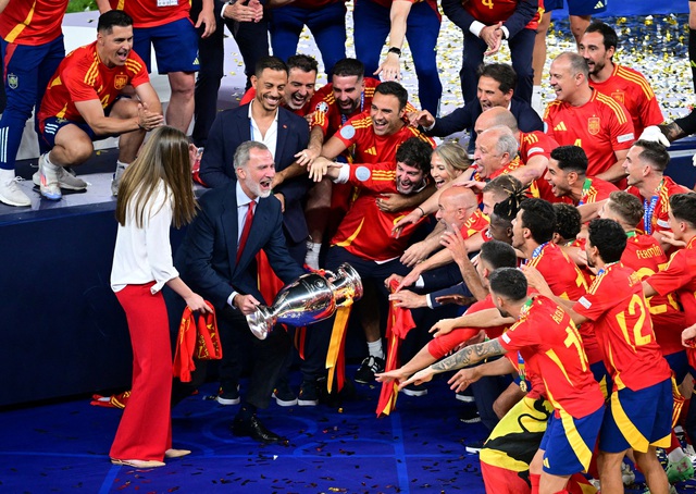 Thắng tuyển Anh 2-1, Tây Ban Nha vô địch Euro 2024 - Ảnh 8 Thắng tuyển Anh 2-1, Tây Ban Nha vô địch Euro 2024 - Ảnh 8