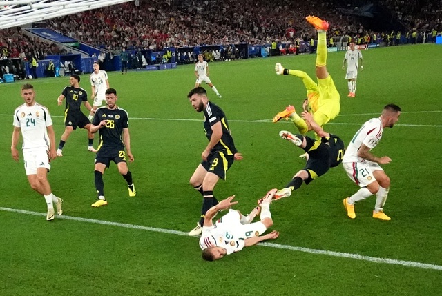 Euro 2024: Sau chấn thương kinh hoàng ở mặt, tuyển thủ Hungary giờ ra sao?- Ảnh 5. Euro 2024: Sau chấn thương kinh hoàng ở mặt, tuyển thủ Hungary giờ ra sao?- Ảnh 5.