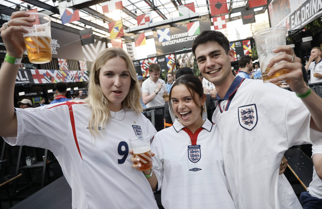 Nước Anh sẵn sàng cho màn đại tiệc mừng ngôi vô địch Euro 2024- Ảnh 2. Nước Anh sẵn sàng cho màn đại tiệc mừng ngôi vô địch Euro 2024- Ảnh 2.