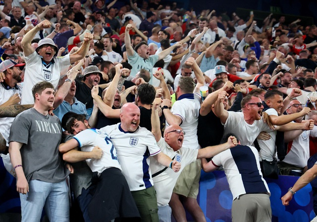 HLV Gareth Southgate: "Đội tuyển Anh cần sự yêu thương" 7 Gareth Southgate mong khán giả yêu thương lại tuyển Anh