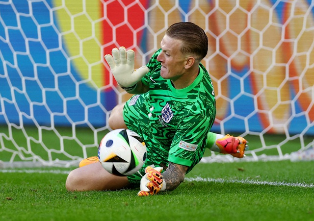 Kỳ Tích Jordan Pickford và Chiếc Bình Nước Huyền Thoại 3 Pha bắt bóng xuất thần của Pickford từ tài năng và sự chuẩn bị kỳ công