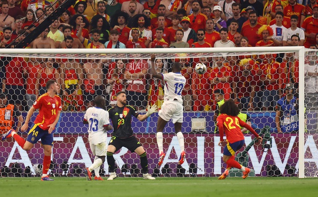Tây Ban Nha Lội Ngược Dòng Đánh Bại Pháp, Giành Vé Vào Chung Kết Euro 2024 1 Kolo Muani đánh đầu ghi bàn cho tuyển Pháp ở phút thứ 8