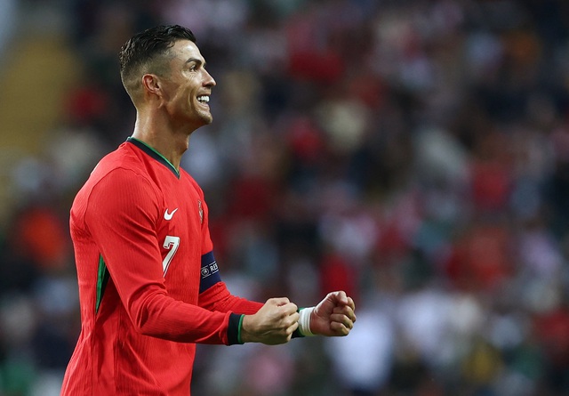 Gã Điên Conor McGregor Đặt Cược Lớn Cho Cristiano Ronaldo 3 Ronaldo thi đấu đầy quyết tâm trong trận mở màn của Bồ Đào Nha