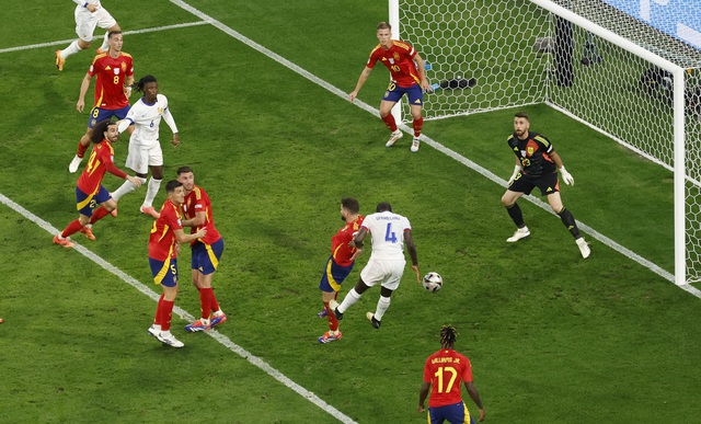 Tây Ban Nha Lội Ngược Dòng Đánh Bại Pháp, Giành Vé Vào Chung Kết Euro 2024 8 Pháp nỗ lực gỡ hòa nhưng bất thành với pha đánh đầu của Upamecano cuối trận