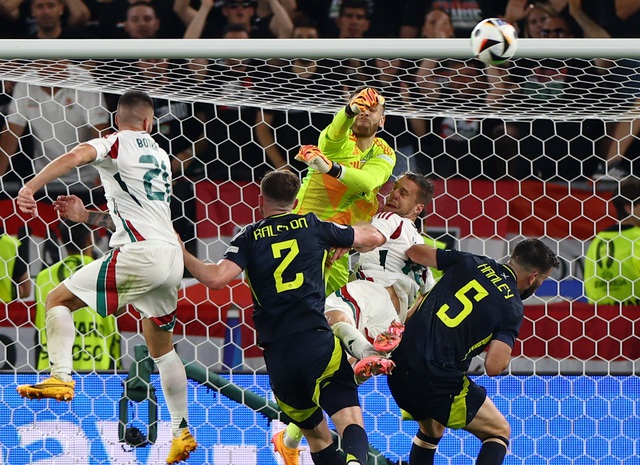Euro 2024: Sau chấn thương kinh hoàng ở mặt, tuyển thủ Hungary giờ ra sao?- Ảnh 4. Euro 2024: Sau chấn thương kinh hoàng ở mặt, tuyển thủ Hungary giờ ra sao?- Ảnh 4.